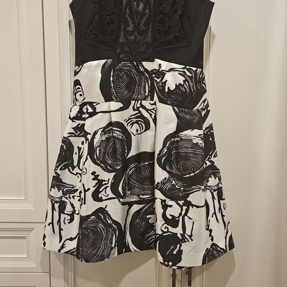 Ladies Anne Fontaine dress - Picture 3 of 7